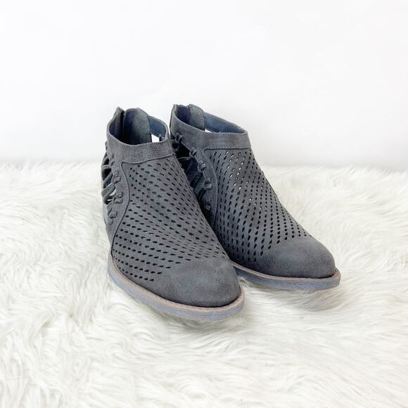 Coconuts by Matisse 8 M Gray Faux Leather Peforated Lilah Ankle Booties Boots - Picture 1 of 10